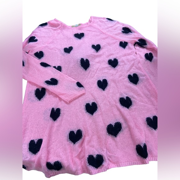 Gianni Bini size medium sweater super cute color with black heart accents - Picture 1 of 2